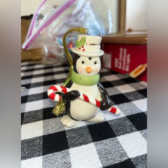 LENOX PENGUIN ORNAMENT - Picture 1 of 4